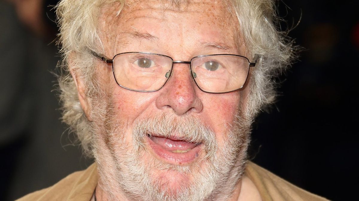 Legendary wildlife presenter and comic Invoice Oddie dies aged 85