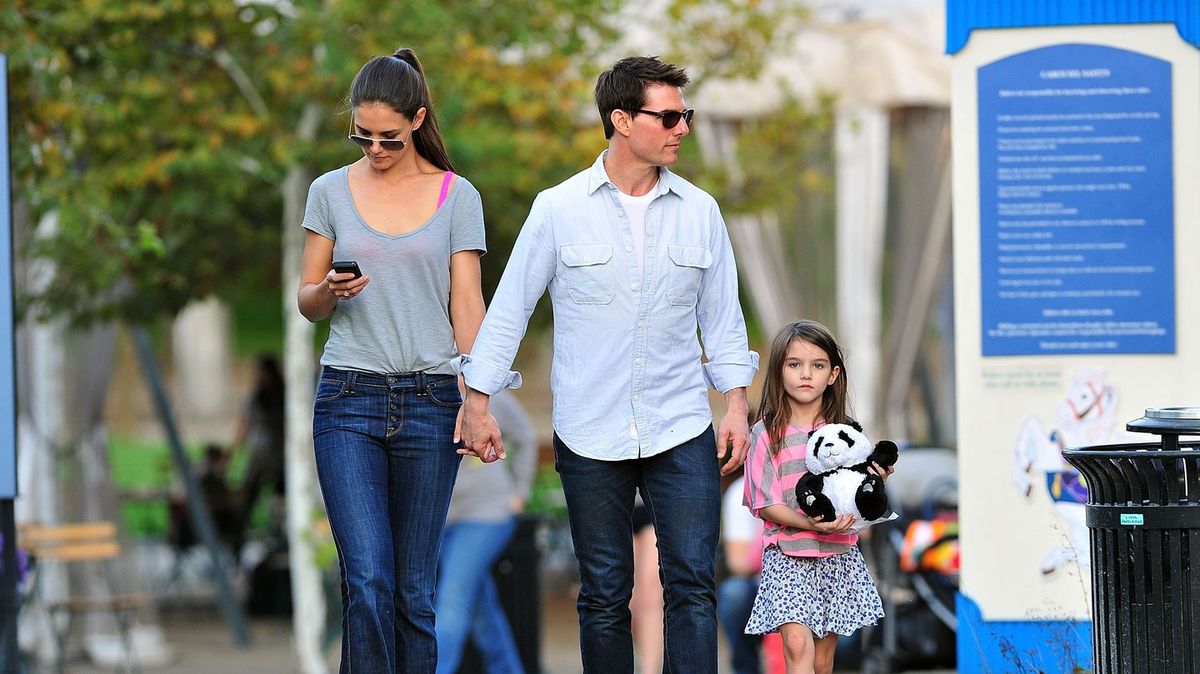 Tom Cruise and Katie Holmes’ daughter legally adjustments identify after slicing ties with father