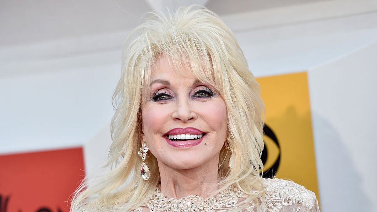 Bill Maher Sparks Outrage With ‘Bitter’ Joke About Dolly Parton Tribute