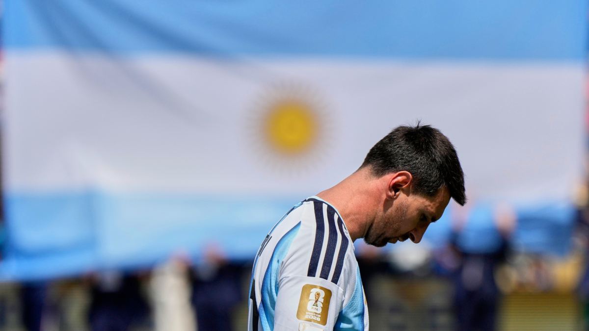 Lionel Messi Announces Definitive Retirement from Argentina National Team, Marking the End of an Era