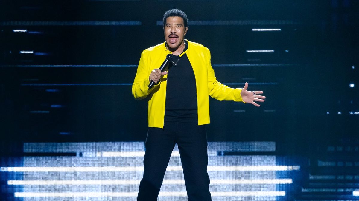 Lionel Richie Hospitalized in Intensive Care After Falling Ill Following Show