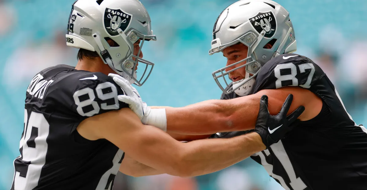 Raiders News: Tight Ends Get Love, but Defensive Tackles Do Not
