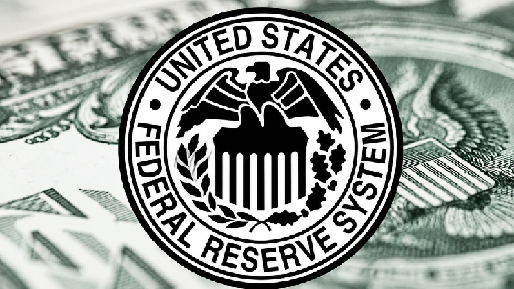 Renowned Economist Says Fed Should Raise Interest Rates in September