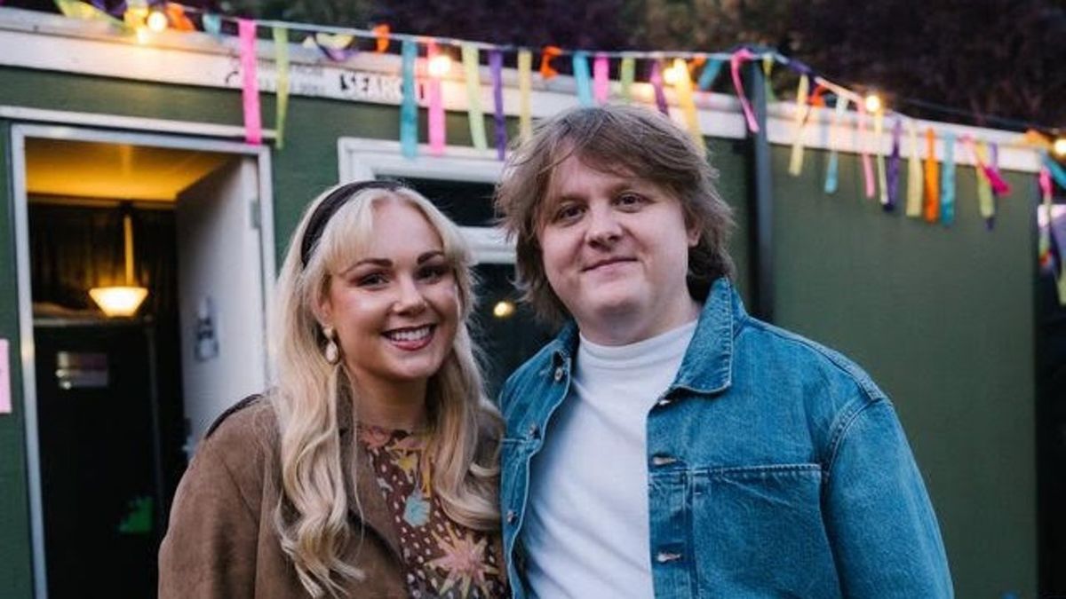 Woman who survived stage 4 cancer has ‘life changed’ after taking up Lewis Capaldi’s free therapy offer