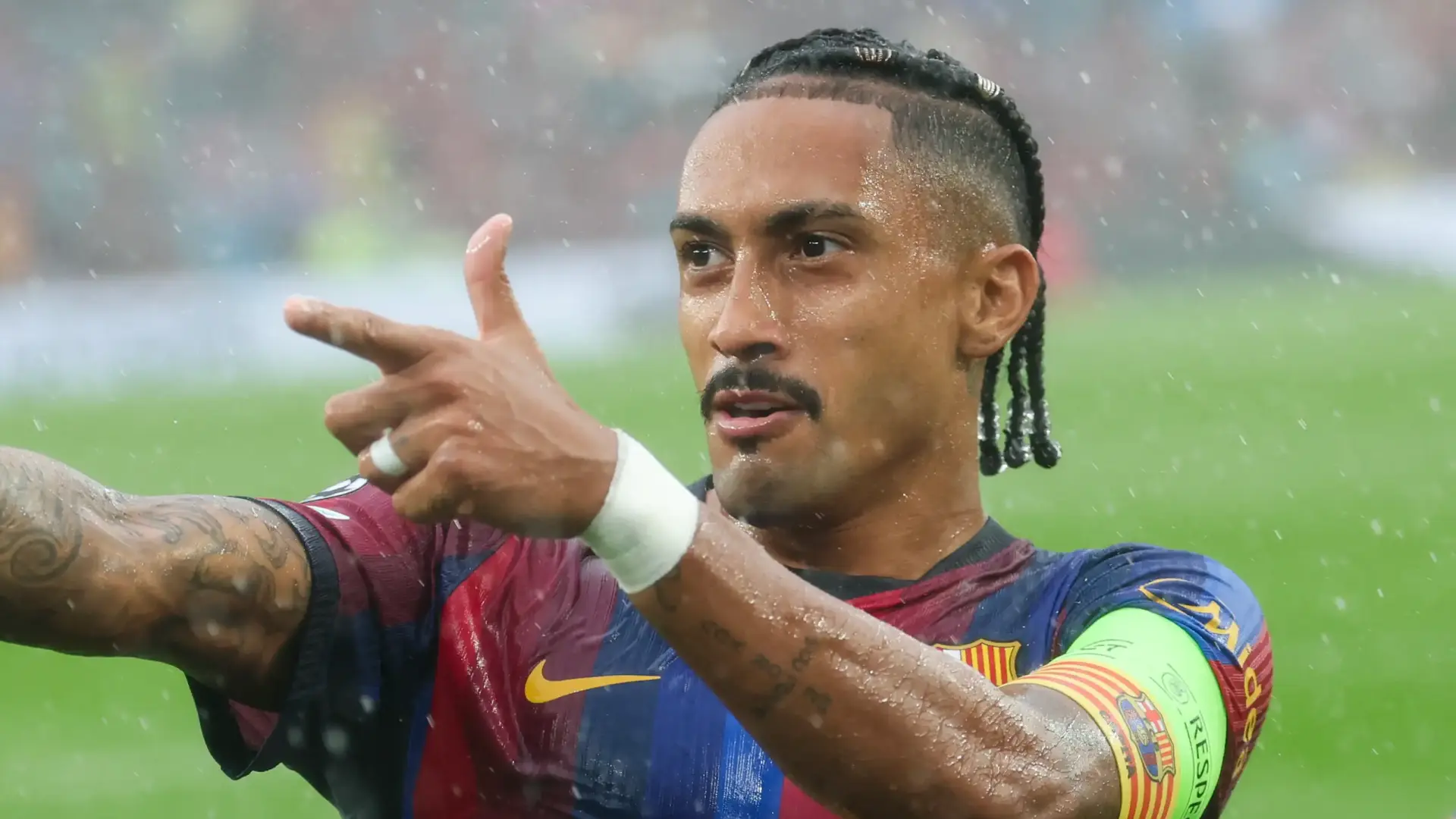 Barcelona Sporting Director Deco Meets Raphinha as Club Begins Contract Renewal Talks