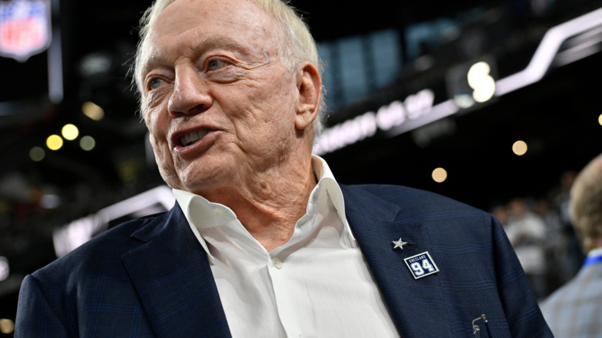 Calls Grow for Jerry Jones to Relinquish Control of the Cowboys: “He’s selling the fans a fantasy”
