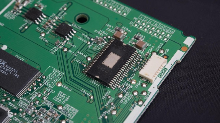 Crypto Researchers Halve Bitcoin and Ethereum Quantum Attack Estimates