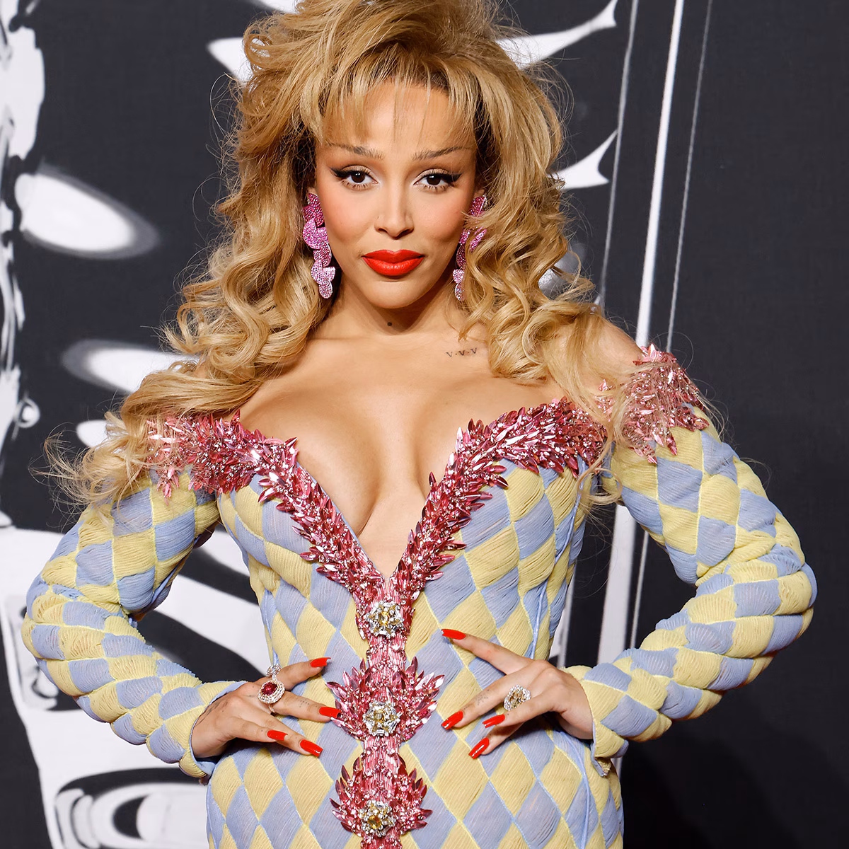 Doja Cat Opens Up About Cocaine and Alcohol Struggles Early in Her Career