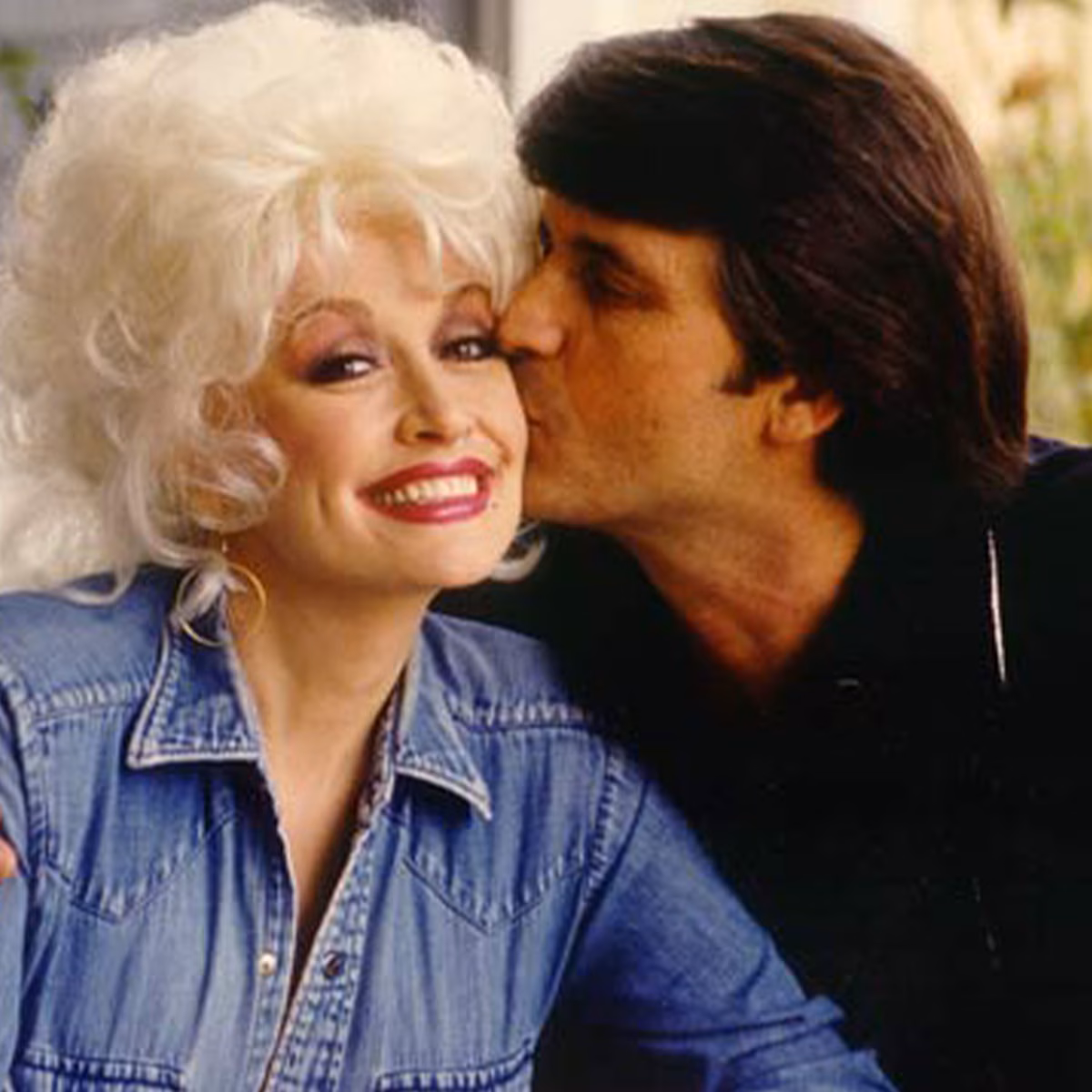 Dolly Parton’s Sister Shares Rare Insight Into Marriage to Carl Dean