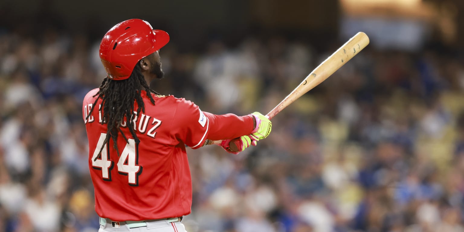 Elly De La Cruz hits a homer, throws out a runner at home in Reds’ loss