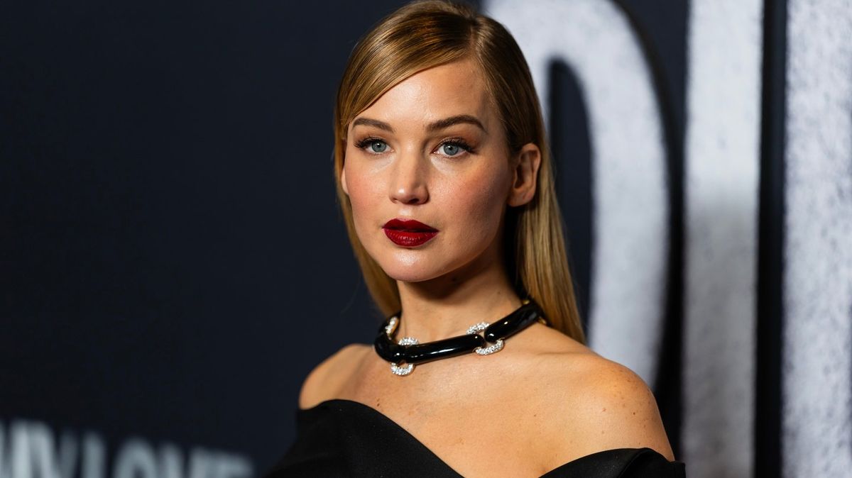 Jennifer Lawrence Threatens to Quit Instagram Just After Joining
