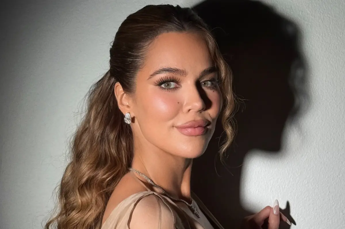Khloé Kardashian Buys K‑Beauty Lipsticks in ‘every color’