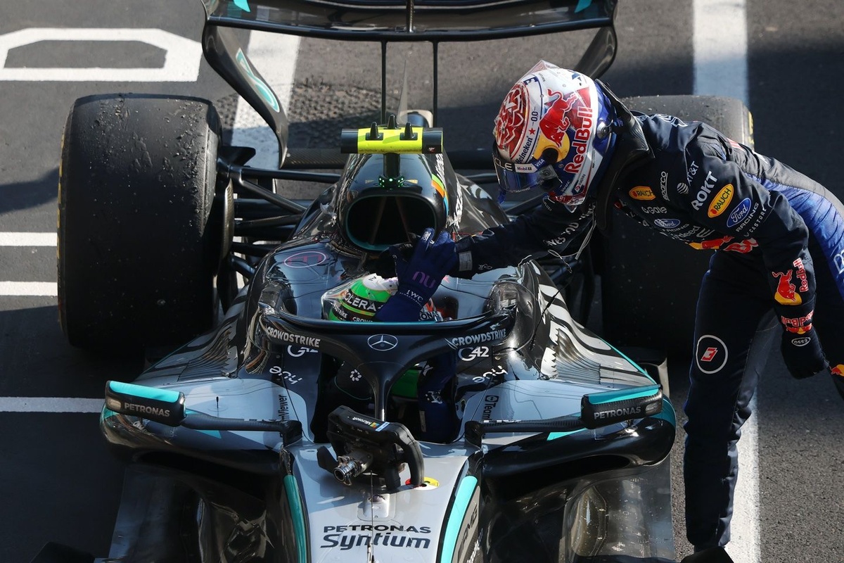 Max Verstappen’s “wholesome” Monza moment with Kimi Antonelli’s father goes viral, praised as a “Class act”