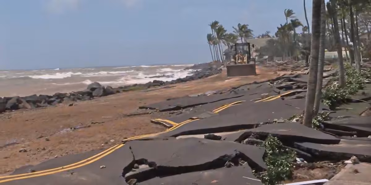 Officials urge visitors to avoid Kauai during Hurricane Lowell recovery