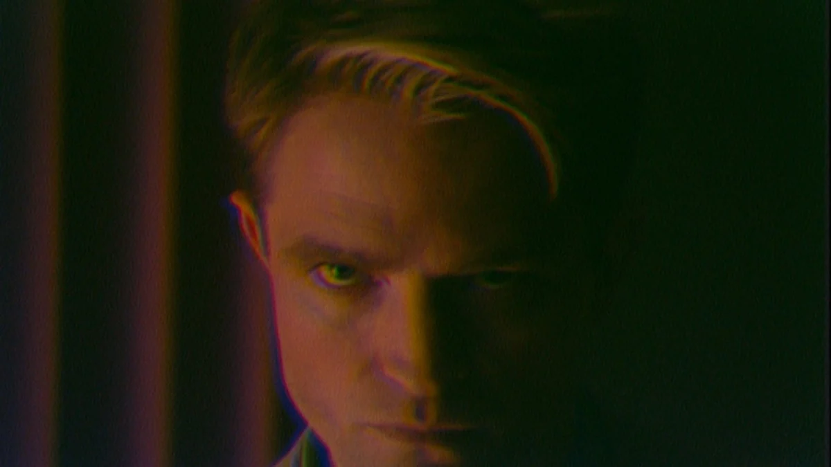 Robert Pattinson Makes Chris Hansen a Scary Clown in Primetime Review