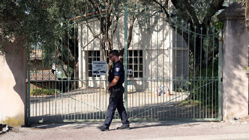 Thieves Steal Four Renoir Paintings From French Museum, Dropping Two During Escape